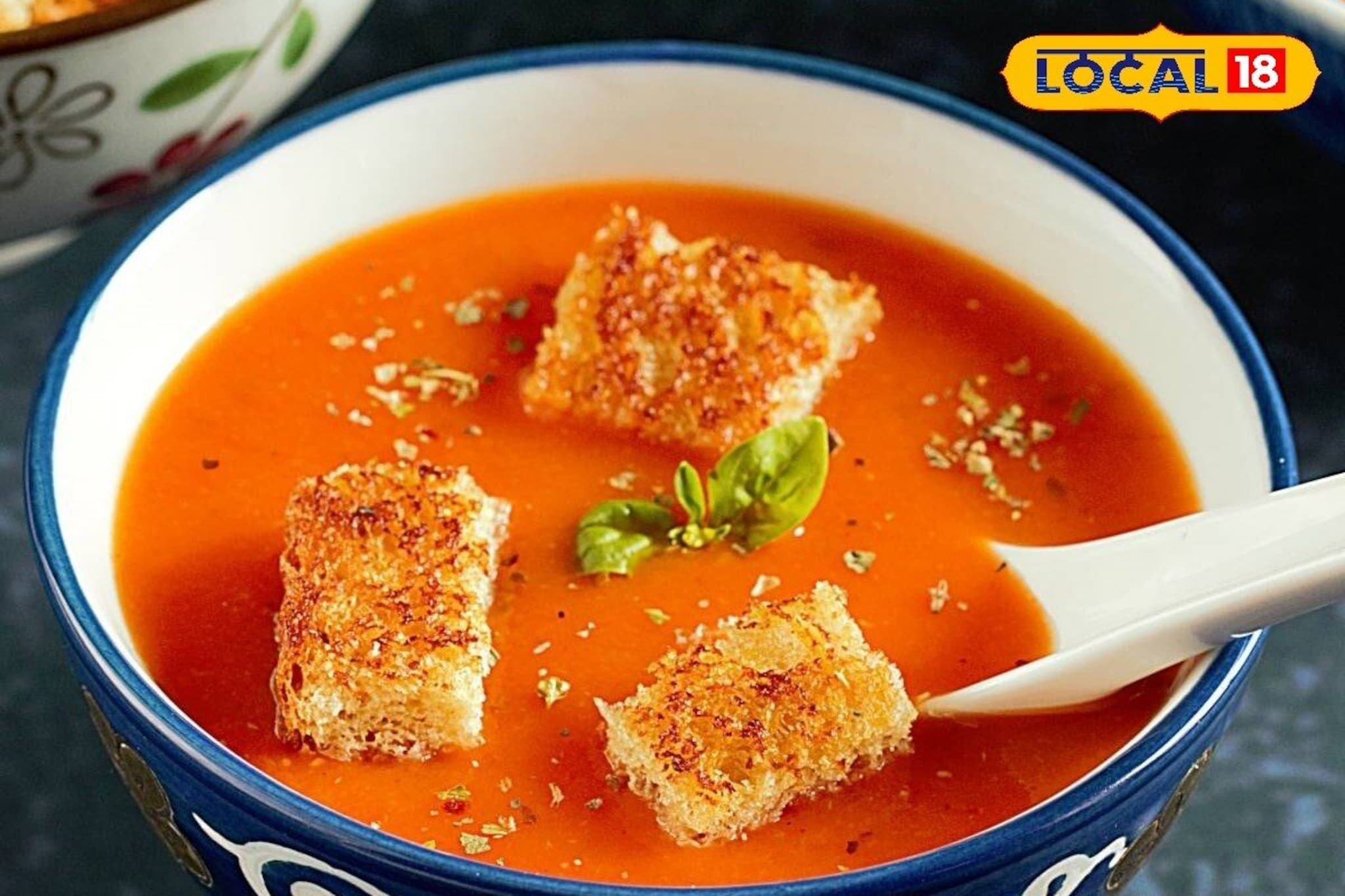 काही मिनिटांत बनवा हेल्दी आणि टेस्टी टोमॅटो सूप, वाढत्या थंडीत शरीराला देईल उब! काही मिनिटांत बनवा हेल्दी आणि टेस्टी टोमॅटो सूप, वाढत्या थंडीत शरीराला देईल उब!