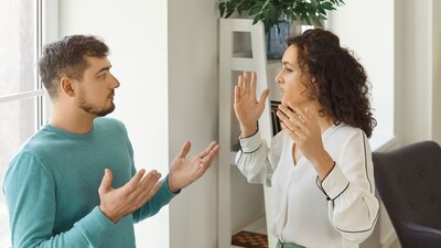 Is Your Partner Lying? Spot the Signs! 5 Cues to Uncover the Truth