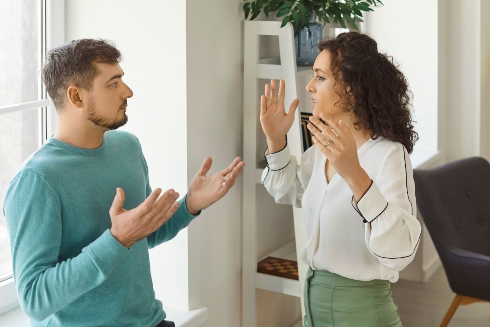 तुमचा जोडीदार खोटं बोलतोय, हे कसं ओळखावं? 'या' 5 गोष्टींकडे लक्ष द्या, लगेच कळेल तुमचा जोडीदार खोटं बोलतोय, हे कसं ओळखावं? 'या' 5 गोष्टींकडे लक्ष द्या, लगेच कळेल