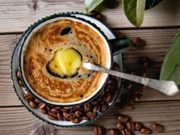 कॉफीत टाकून प्या 'हा' पदार्थ, वाढेल इम्युनिटी-पचनशक्ती! त्वचाही होईल ग्लोइंग कॉफीत टाकून प्या 'हा' पदार्थ, वाढेल इम्युनिटी-पचनशक्ती! त्वचाही होईल ग्लोइंग