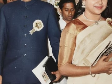 ऑनस्क्रीन भाऊ-बहीण, पण खऱ्या आयुष्यात नवरा-बायको, कोण आहे सिनेसृष्टीतील ही जोडी? ऑनस्क्रीन भाऊ-बहीण, पण खऱ्या आयुष्यात नवरा-बायको, कोण आहे सिनेसृष्टीतील ही जोडी?