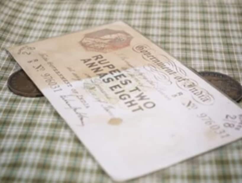 आपल्यापैकी अनेकांना लहानपणी सुटी नाणी किंवा नवीन नोटा साठवून ठेवण्याचा छंद असतो. कधी कपाटाच्या कोपऱ्यात तर कधी जुन्या डायरीमध्ये आपण हे पैसे जपून ठेवतो. पण तुम्हाला माहित आहे का? तुमच्या संग्रहात असलेली एखादी जुनी नोट किंवा नाणे तुम्हाला एका रात्रीत लक्षाधीश बनवू शकते. आपल्यापैकी अनेकांना लहानपणी सुटी नाणी किंवा नवीन नोटा साठवून ठेवण्याचा छंद असतो. कधी कपाटाच्या कोपऱ्यात तर कधी जुन्या डायरीमध्ये आपण हे पैसे जपून ठेवतो. पण तुम्हाला माहित आहे का? तुमच्या संग्रहात असलेली एखादी जुनी नोट किंवा नाणे तुम्हाला एका रात्रीत लक्षाधीश बनवू शकते.