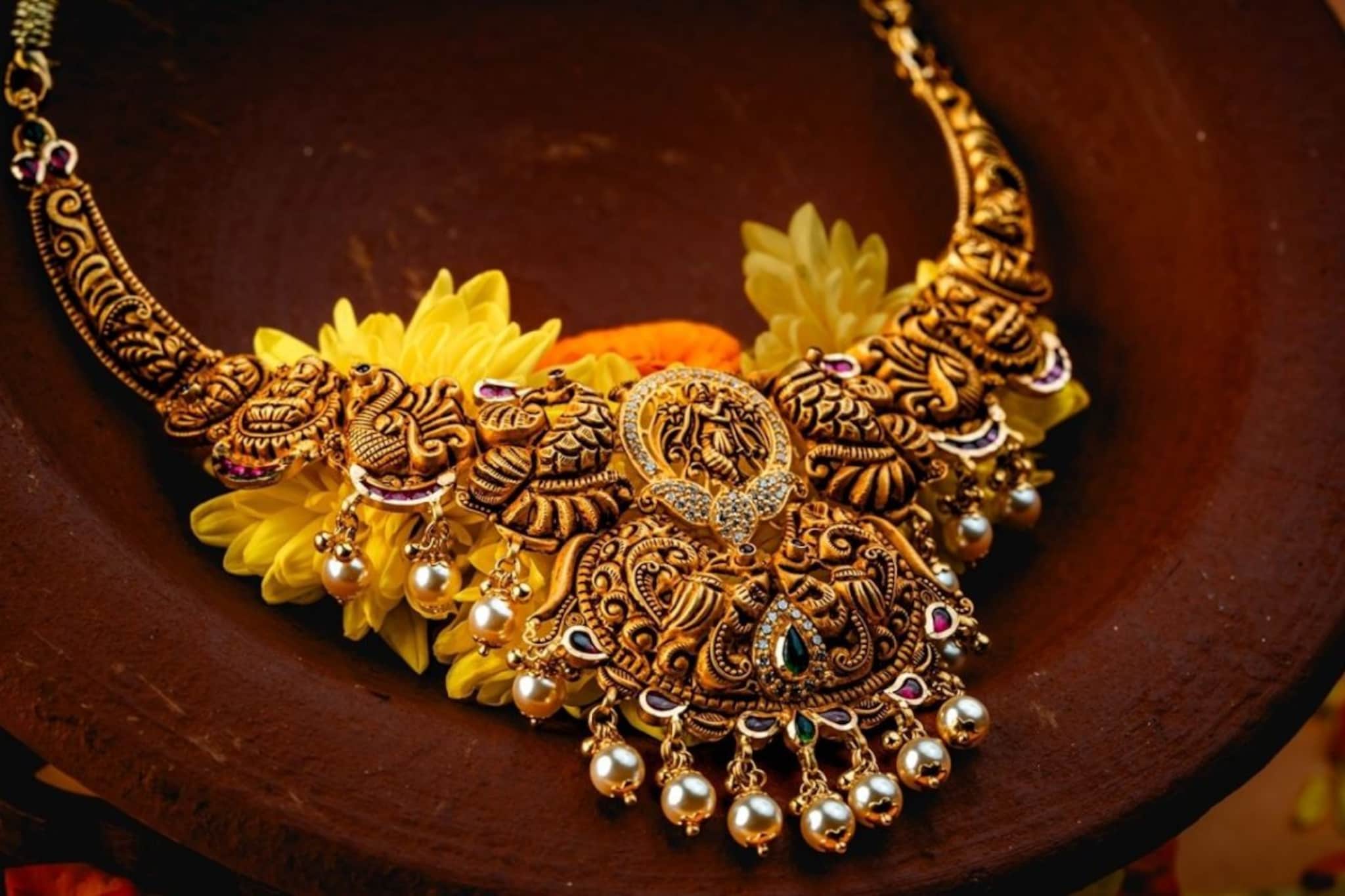 गुंतवणूकदारांना धक्का! सोन्याच्या किमतीत मोठी उसळण, पण २०२६ अखेरपर्यंतचा भाव ऐका