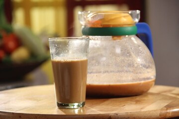 गुळाचा चहा बनवताना दूध फाटतंय? 'या' सोप्या टिप्स वापरा; मिळेल साखरेपेक्षाही भारी