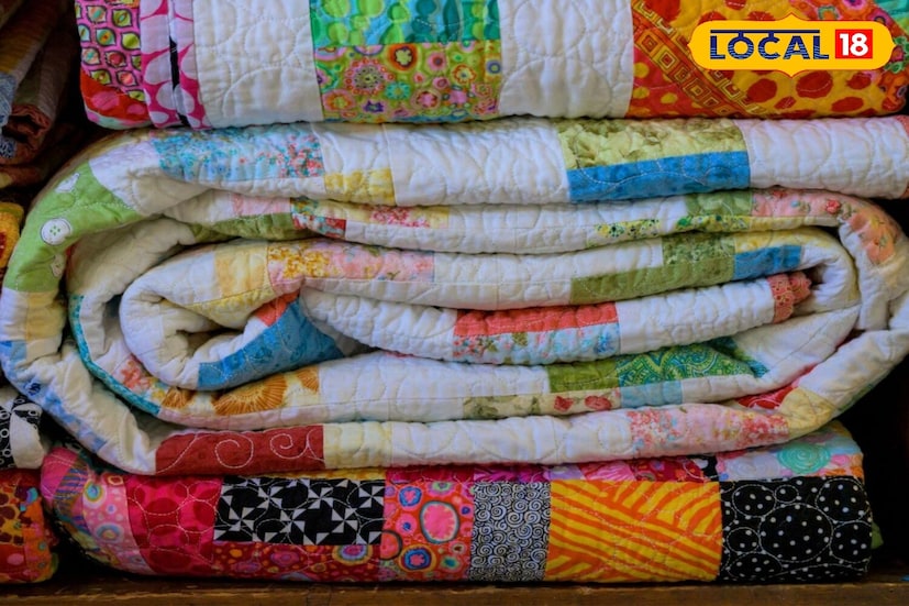 हिवाळा आता हळूहळू निरोप घेत आहे. अशा वेळी घरात वापरल्या जाणाऱ्या रग्स, ब्लँकेट्स आणि उबदार बिछान्यांची नीट काळजीपूर्वक साठवण करण्याची वेळ आली आहे. अनेकदा लोक घाईघाईत हे न धुताच किंवा स्वच्छ न करता पॅक करून ठेवतात, त्यामुळे काही महिन्यांनी बाहेर काढल्यावर दुर्गंधी, ओलसरपणाची समस्या दिसून येते. योग्य पद्धतीने साठवण केल्यास हे वर्षानुवर्षे नव्यानसारखे राहू शकतात. हिवाळा आता हळूहळू निरोप घेत आहे. अशा वेळी घरात वापरल्या जाणाऱ्या रग्स, ब्लँकेट्स आणि उबदार बिछान्यांची नीट काळजीपूर्वक साठवण करण्याची वेळ आली आहे. अनेकदा लोक घाईघाईत हे न धुताच किंवा स्वच्छ न करता पॅक करून ठेवतात, त्यामुळे काही महिन्यांनी बाहेर काढल्यावर दुर्गंधी, ओलसरपणाची समस्या दिसून येते. योग्य पद्धतीने साठवण केल्यास हे वर्षानुवर्षे नव्यानसारखे राहू शकतात.