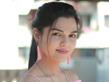 English मध्ये पोस्ट करुन आर्या आंबेकर झाली ट्रोल, नेटकरी म्हणाले...