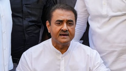 मुंबईत राजकीय घडामोडींना वेग, CM फडणवीसांसोबत सव्वा तास चर्चेत काय झालं? प्रफुल्ल पटेलांनी सगळं सांगितलं मुंबईत राजकीय घडामोडींना वेग, CM फडणवीसांसोबत सव्वा तास चर्चेत काय झालं? प्रफुल्ल पटेलांनी सगळं सांगितलं