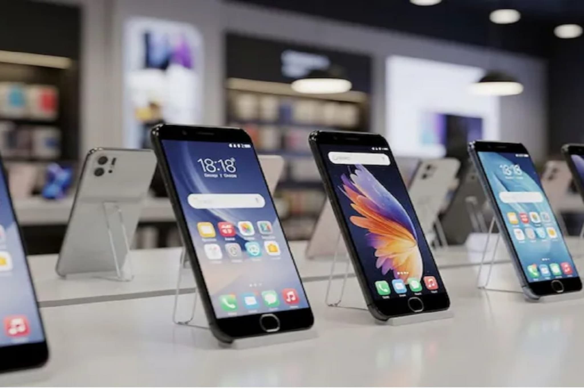 ₹13,000 पासून 1 लाखांच्या स्मार्टफोन्सवर Republic Day ऑफर! पाहा पूर्ण लिस्ट 