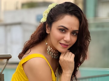 'फक्त प्रेमावर लग्न टिकत नाही'; अमृता खानविलकर स्पष्टच म्हणाली 'फक्त प्रेमावर लग्न टिकत नाही'; अमृता खानविलकर स्पष्टच म्हणाली