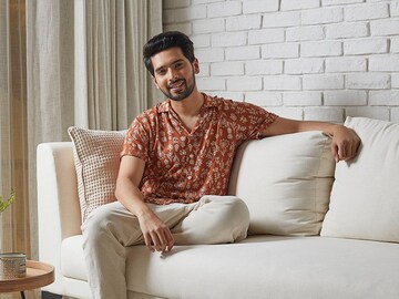 प्रसिद्ध गायकाची तब्येत बिघडली, रुग्णालयातील PHOTO समोर