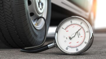 Auto Tips:गाडीच्या टायरमधील एअर प्रेशरकडे करु नका दुर्लक्ष! होऊ शकते मोठे नुकसान