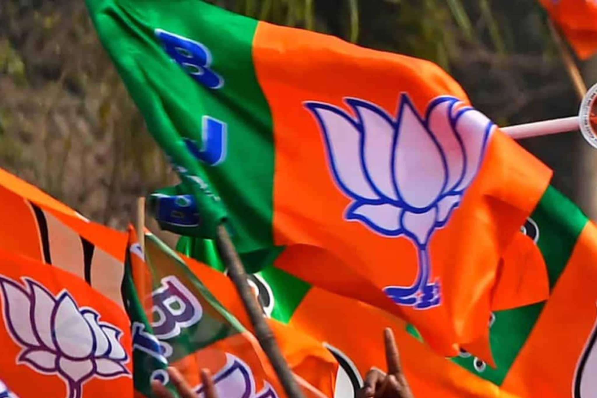 भाजप सुसाट अन् विरोधक सपाट, 44 शिलेदारांसाठी केला असा गेम भाजप सुसाट अन् विरोधक सपाट, 44 शिलेदारांसाठी केला असा गेम