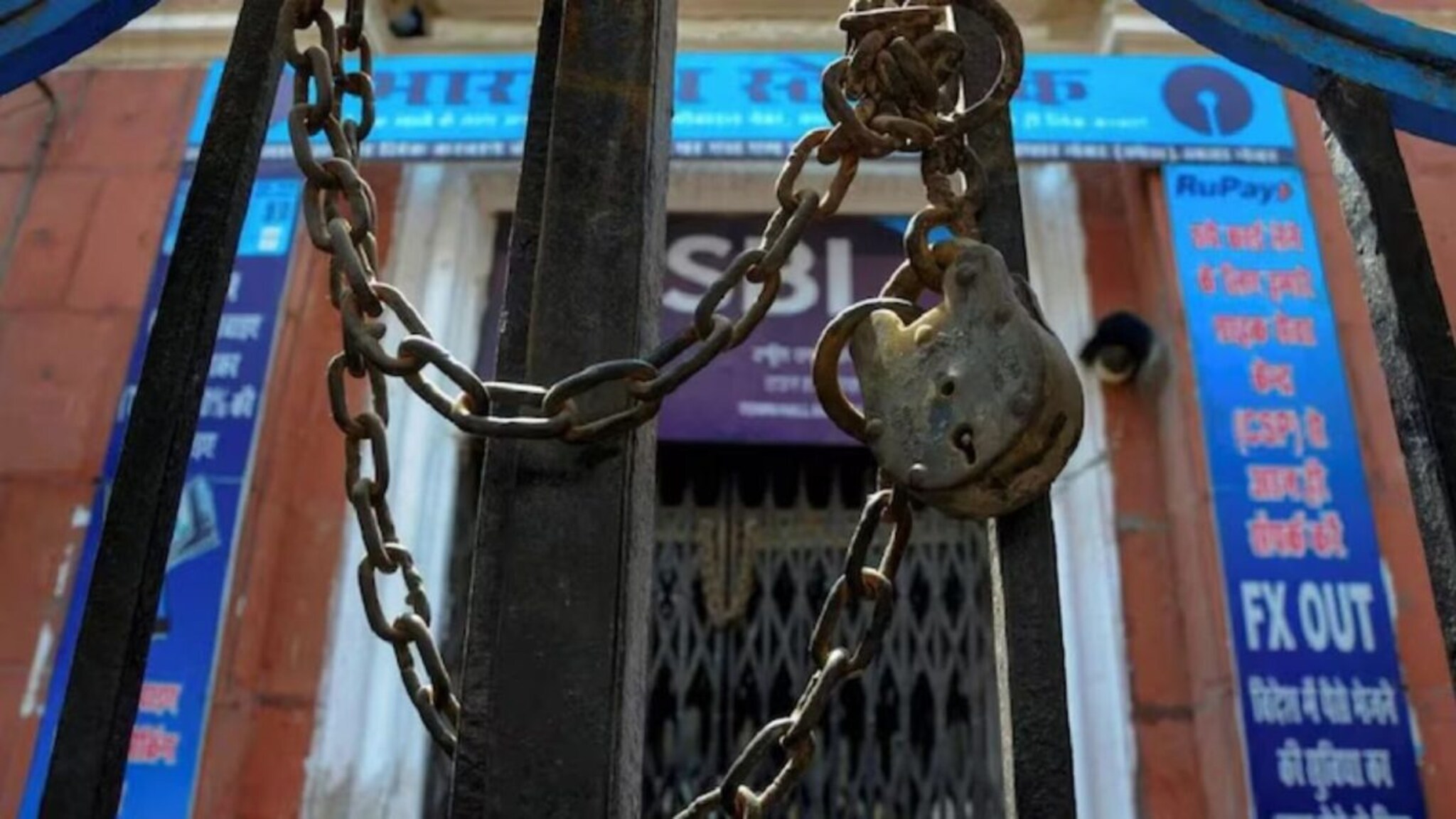 उद्या देशभर बँकिंग सेवा ठप्प, Bank कर्मचाऱ्यांची संपाची घोषणा; चौथ्या दिवशी बँका बंद, पूर्ण शटडाऊन