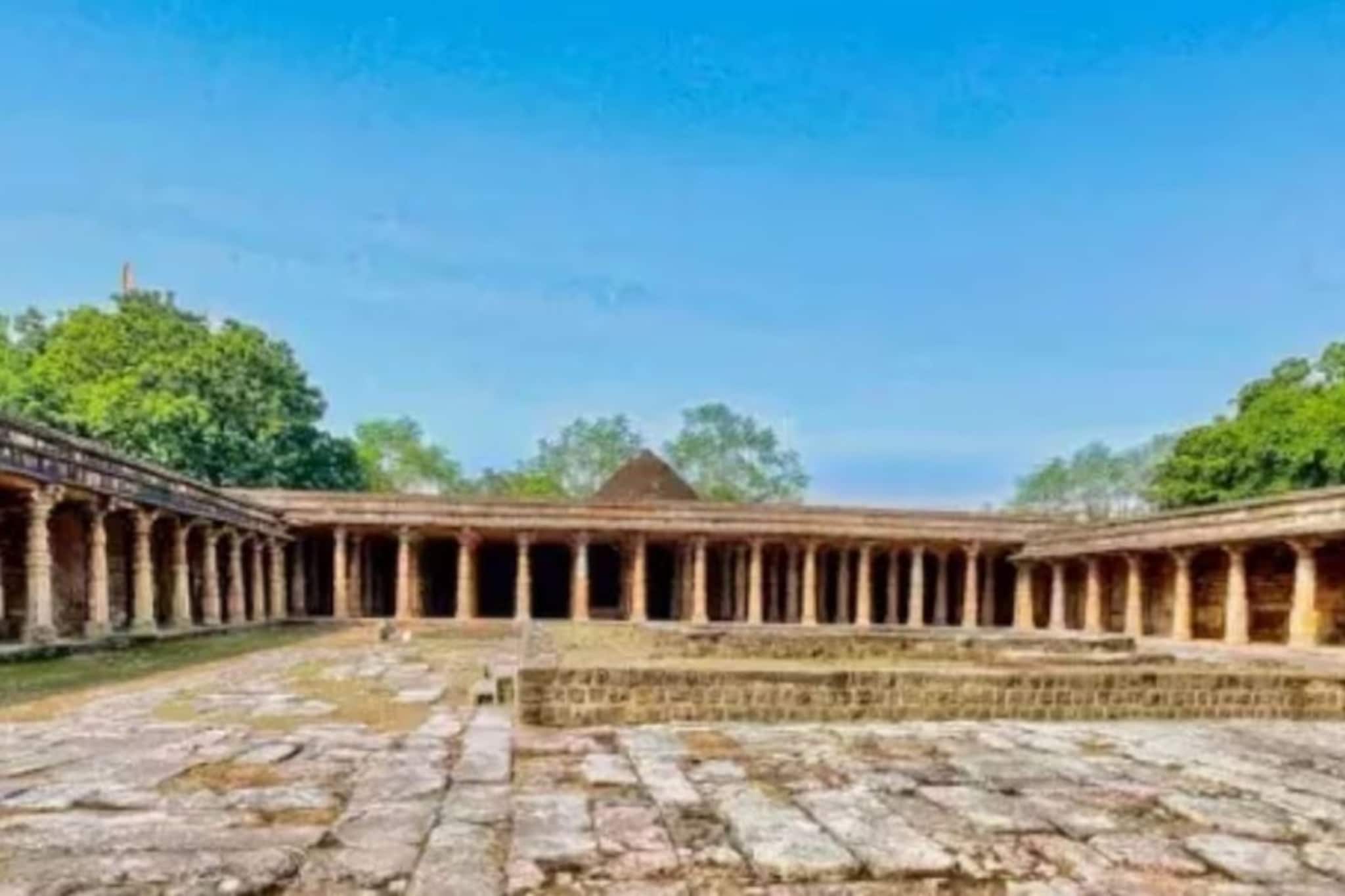 भोजशाळेत अदा केली जाणार नमाज,सर्वोच्च न्यायालयाचा ऐतिहासिक निर्णय;तर हिंदूंना... भोजशाळेत अदा केली जाणार नमाज,सर्वोच्च न्यायालयाचा ऐतिहासिक निर्णय;तर हिंदूंना...