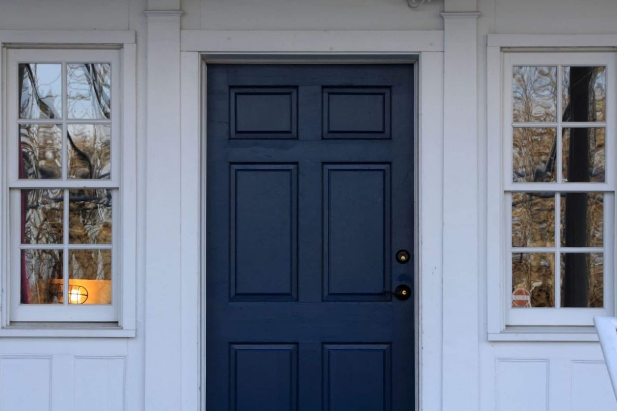 Door : दरवाजावर असे बॉक्स का असतात? ही फक्त डिझाइन नाही, यामागे आहे सायन्स