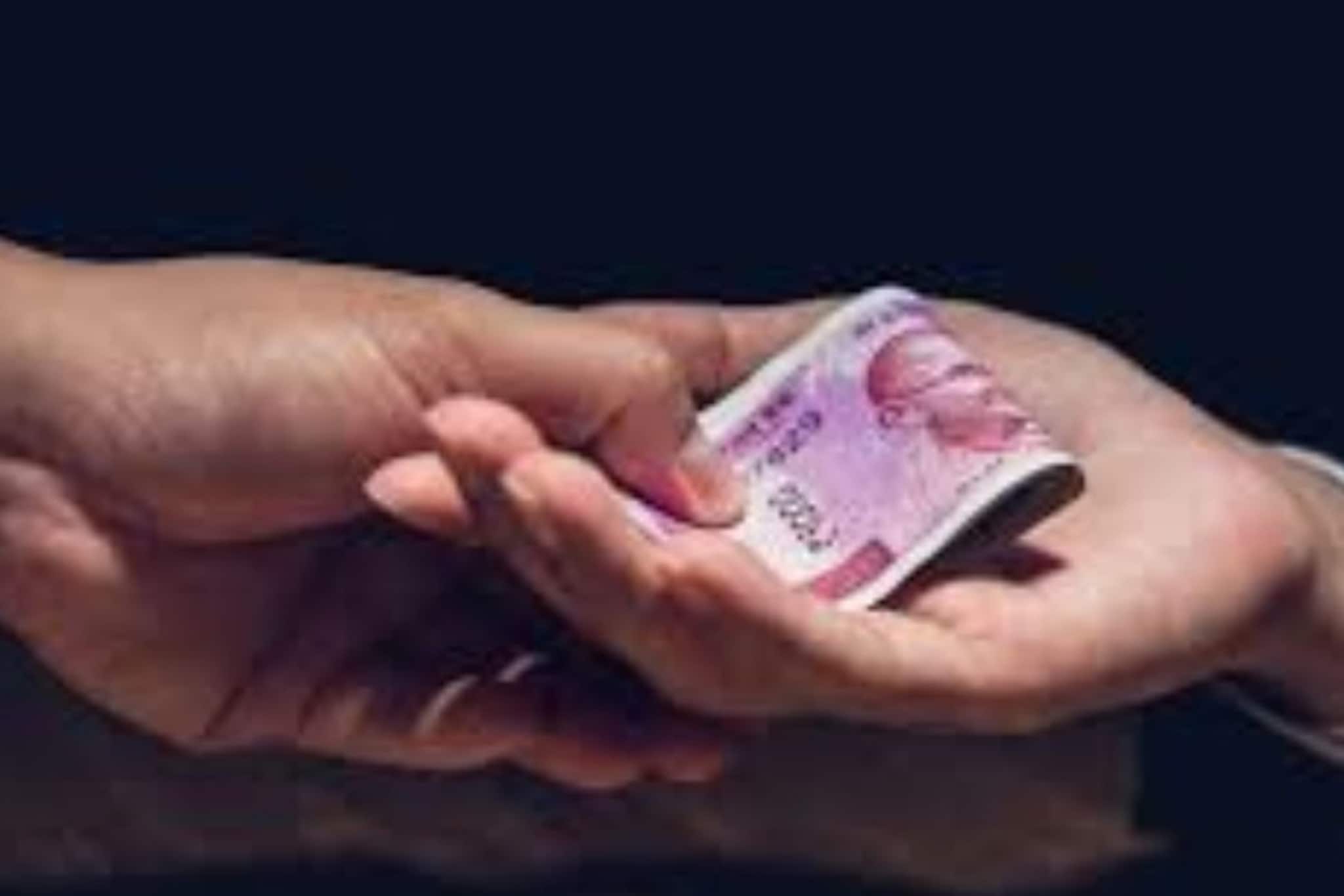 70  हजारांची लाच मागताच सरपंच अडकला जाळ्यात, बीडमध्ये लाचलुचपत विभागाच्या कारवाई