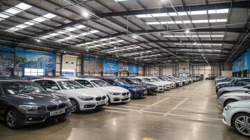 10 लाखांची कार विकल्यावर डिलरला किती कमाई होते? समजून घ्या पूर्ण गणित