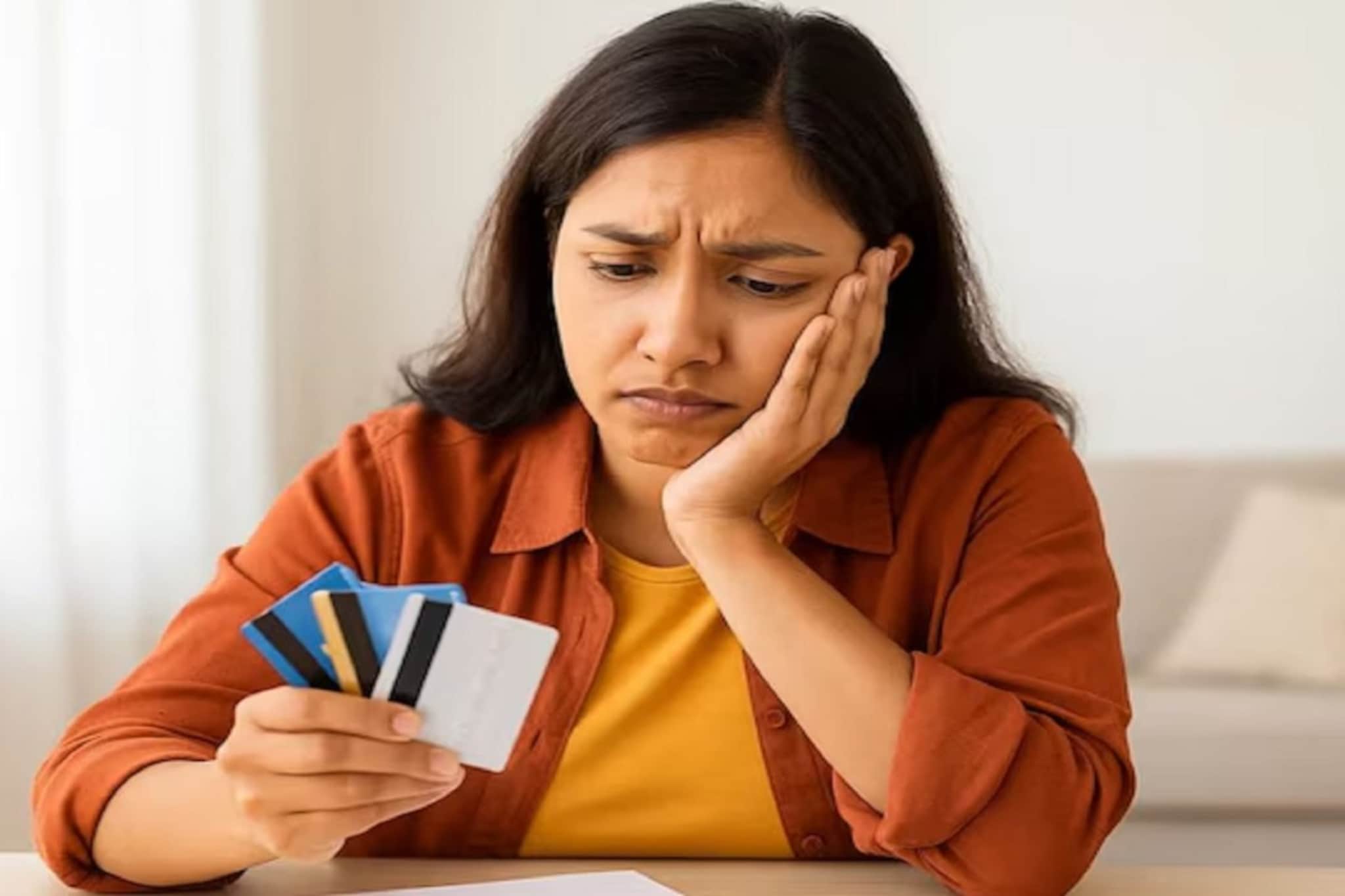 क्रेडिट कार्डने कॅश काढण्याचा प्लॅन करताय? या पद्धतींनी खिशावर पडू शकतो परिणाम