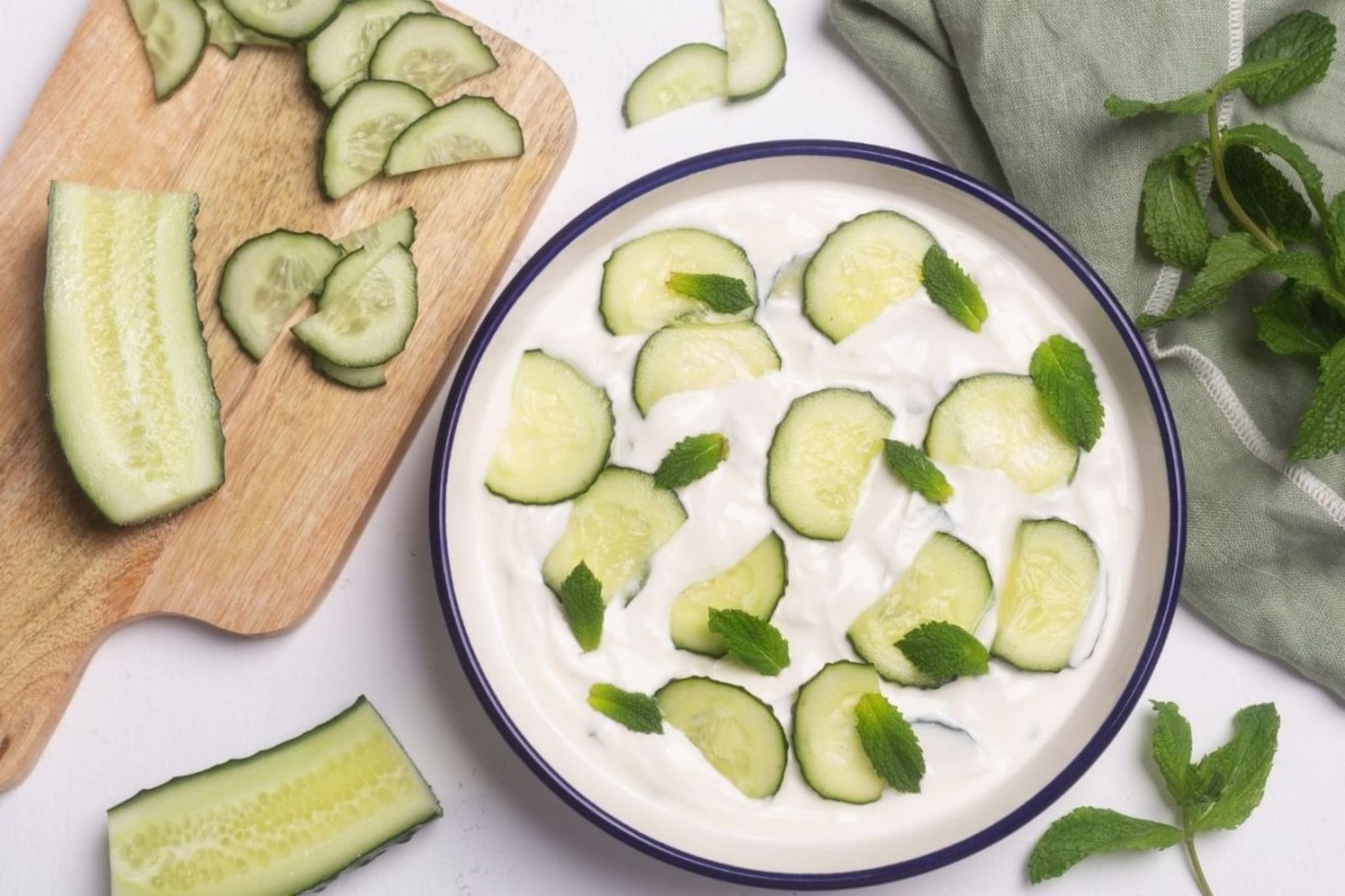 दह्यात काकडी टाकून का खाऊ नये; कोशिंबीर किंवा रायता खाल्ल्याने काय होतं? दह्यात काकडी टाकून का खाऊ नये; कोशिंबीर किंवा रायता खाल्ल्याने काय होतं?