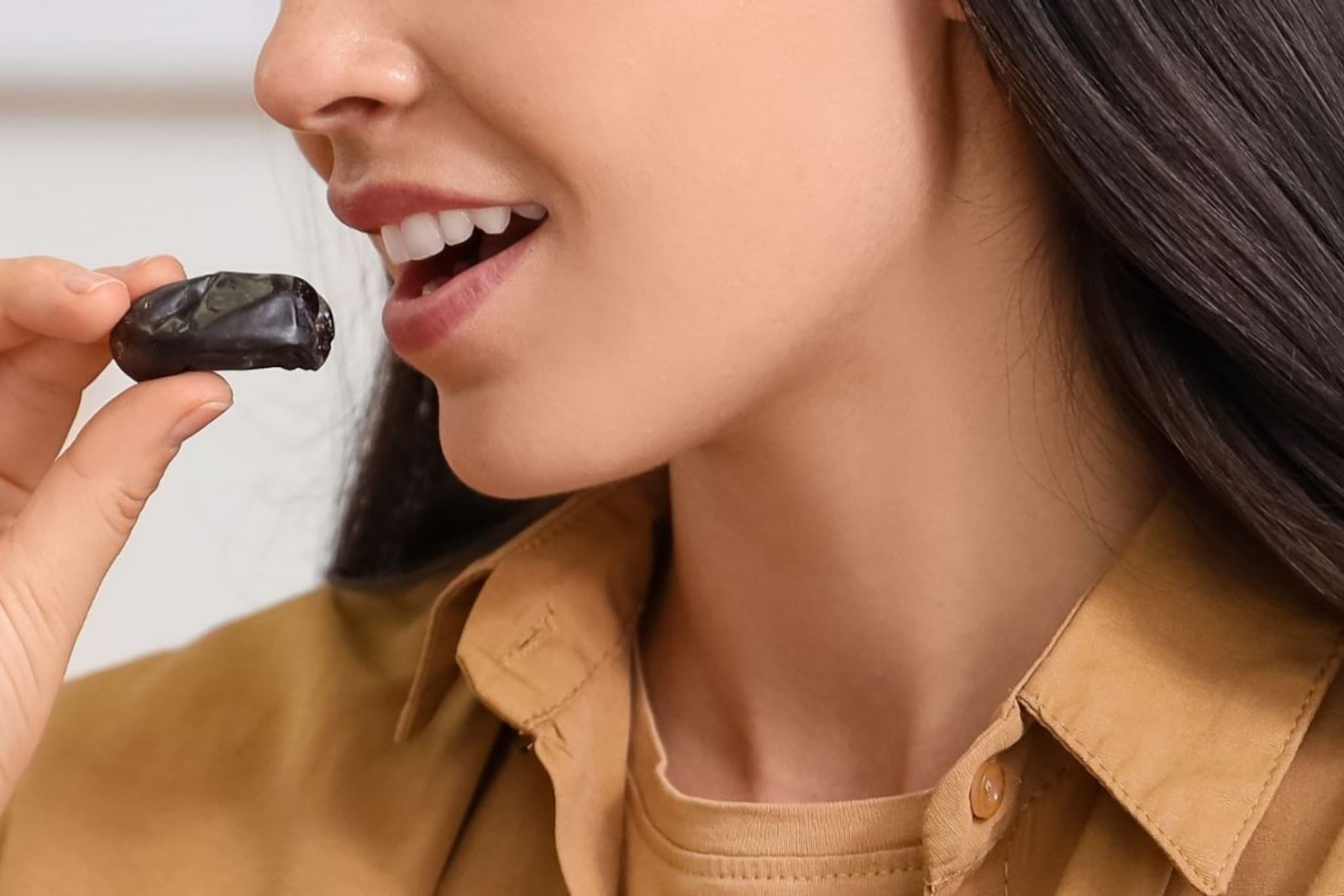 मासिक पाळीआधी 7 दिवस दररोज 2 खजूर खायची, डॉक्टरांनी सांगितलं महिलेचं काय झालं