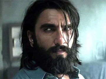 बॉक्स ऑफिसवर लावली आग, पण Netflix वर येताच 'धुरंधर' फ्लॉप! पहिल्याच दिवशी ट्रोल