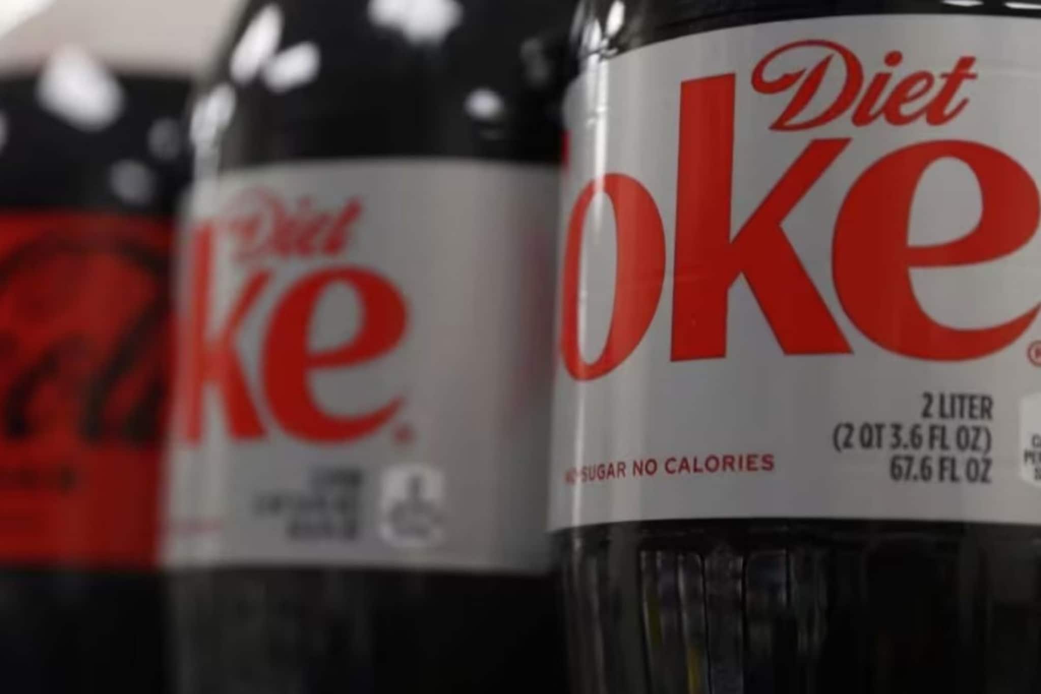 डायबेटिजच्या भीतीने साधं कोल्डड्रिंक सोडून डाएट कोक प्यायला, तेच बनलं डोकेदुखी