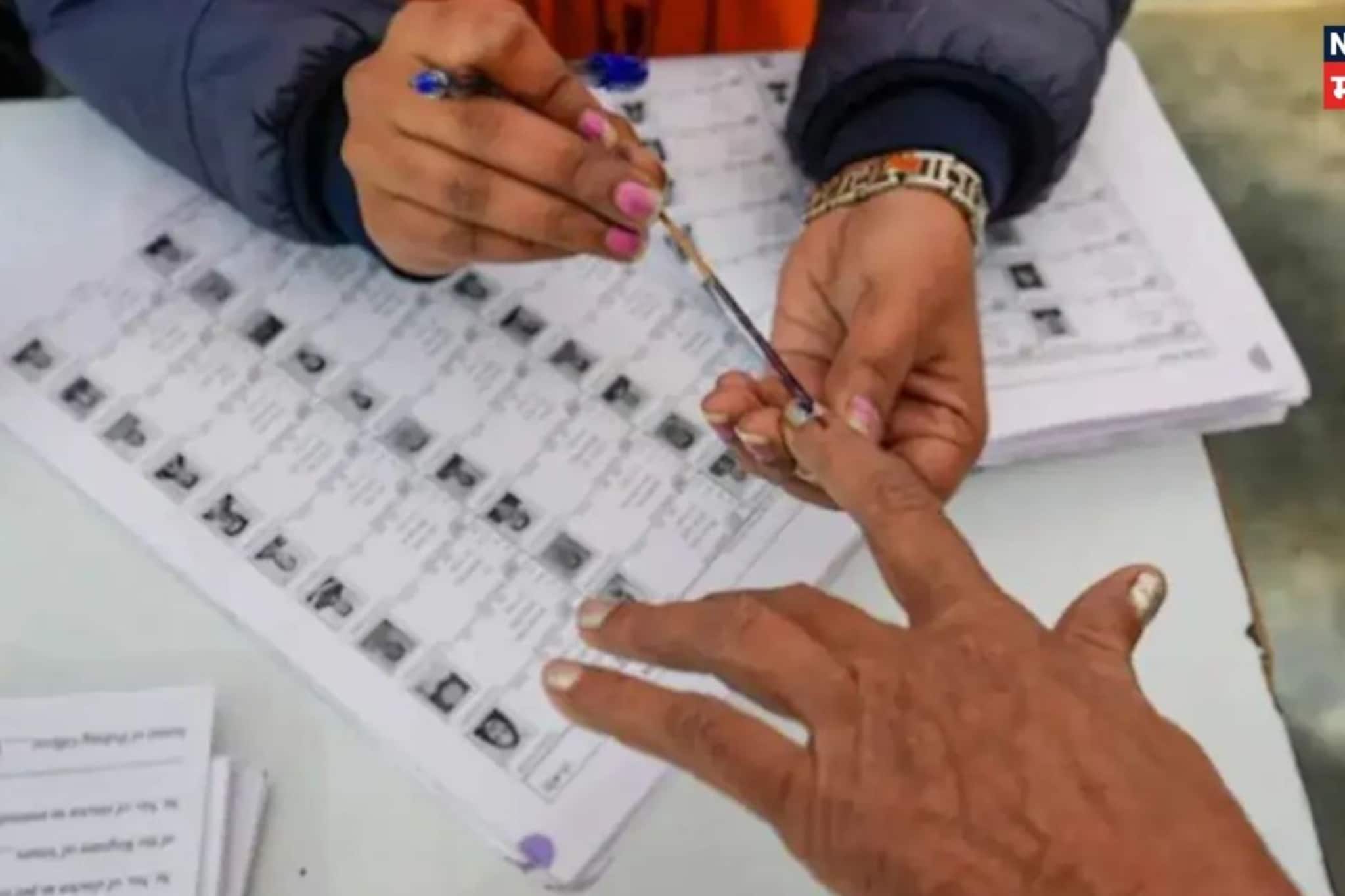 बोटावरची शाही पुसली तरी 'दुबार मतदान' नाही, आधीच तयार होता 'प्लॅन बी' बोटावरची शाही पुसली तरी 'दुबार मतदान' नाही, आधीच तयार होता 'प्लॅन बी'