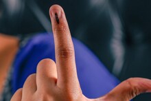 Election Voting Ink : निवडणुकीत मतदानानंतर बोटावर लावली जाणारी शाई कशी बनते, कुठे बनवली जाते?