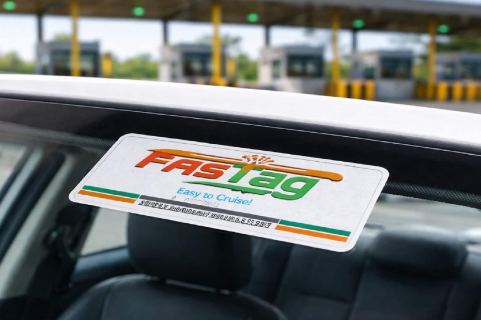 गाडी घरी असुनही कट झाला टोल? FASTag अलर्ट ऑन केलाय? NHAIने परत केले 18 लाख रुपये गाडी घरी असुनही कट झाला टोल? FASTag अलर्ट ऑन केलाय? NHAIने परत केले 18 लाख रुपये