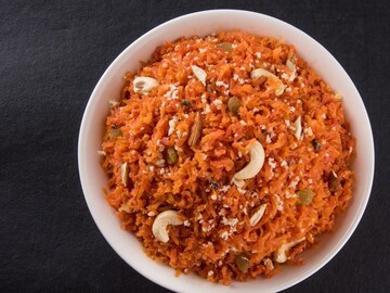 Gajar Halwa : न किसता गाजरचा हलवा कसा बनवायचा? सोपी आणि चवदार पद्धत