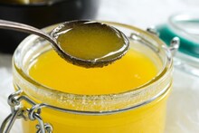 Ghee : एकदा साठवलेल्या सायीपासून दोन वेळा तूप बनवण्याची पद्धत, सोबत पनीरही बनेल