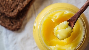 एकदा साठवलेल्या सायीपासून दोन वेळा तूप बनवण्याची पद्धत, सोबत पनीरही बनेल एकदा साठवलेल्या सायीपासून दोन वेळा तूप बनवण्याची पद्धत, सोबत पनीरही बनेल