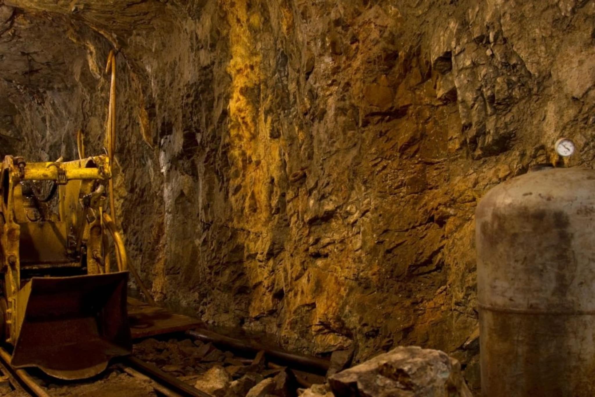 सोन्याचं भांडार सापडलं रे! 4 ठिकाणी साठा; किमतीवर काय परिणाम, सोनं स्वस्त होणार?