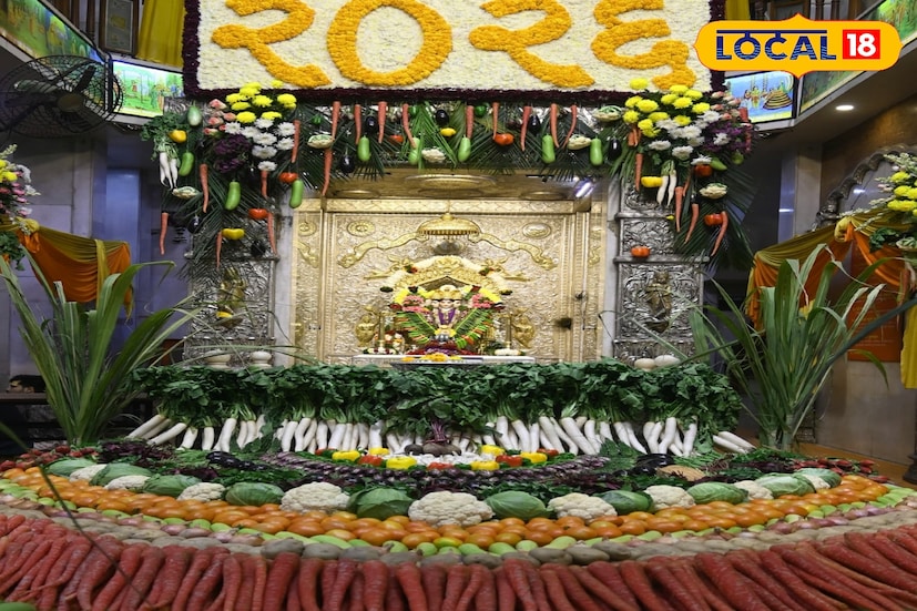 दरवर्षीप्रमाणे यावर्षीही शाकंभरी पौर्णिमेच्या निमित्ताने पुण्यातील दत्त मंदिरात फळे आणि शाकभाज्यांची सजावट करण्यात आली आहे. शाकंभरी देवी अन्नपूर्णेचे रूप मानली जाते. त्यामुळे या दिवशी अन्नधान्य, फळे आणि भाजीपाला देवीला अर्पण करण्याची जुनी परंपरा आहे. त्याच परंपरेनुसार 3 आणि 4 जानेवारी या दोन दिवसांसाठी मंदिरात ही सजावट करण्यात आली आहे. दरवर्षीप्रमाणे यावर्षीही शाकंभरी पौर्णिमेच्या निमित्ताने पुण्यातील दत्त मंदिरात फळे आणि शाकभाज्यांची सजावट करण्यात आली आहे. शाकंभरी देवी अन्नपूर्णेचे रूप मानली जाते. त्यामुळे या दिवशी अन्नधान्य, फळे आणि भाजीपाला देवीला अर्पण करण्याची जुनी परंपरा आहे. त्याच परंपरेनुसार 3 आणि 4 जानेवारी या दोन दिवसांसाठी मंदिरात ही सजावट करण्यात आली आहे.