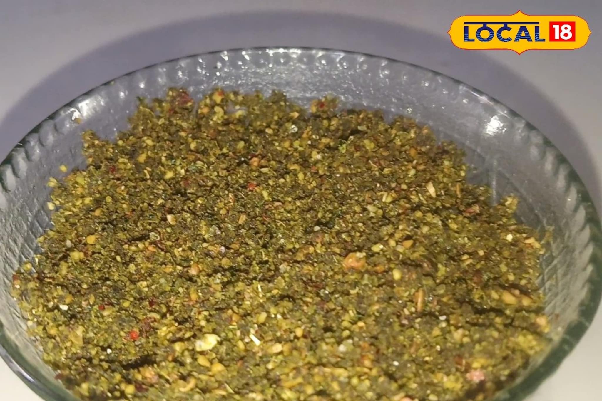 आरोग्यासाठी अतिशय गुणकारी, शेवग्याच्या पानांची करा चटणी, रेसिपीचा सोपा Video