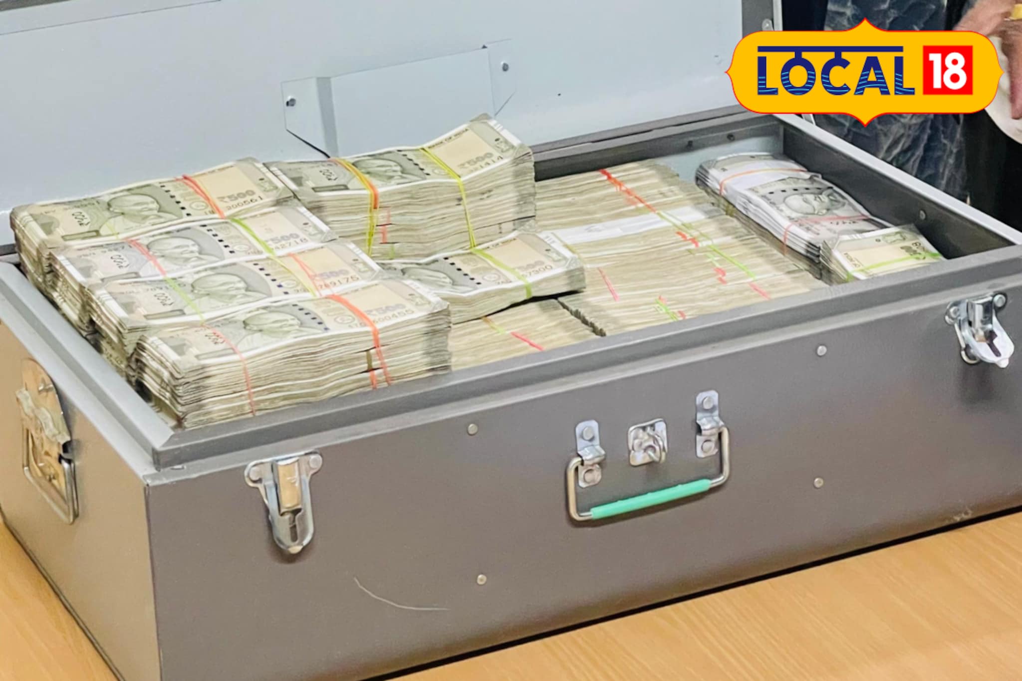 संशय आला अन् गाडी थांबवली, दिसलं 9800000 रुपयांचं घबाड, जालना पोलिसांची कारवाई