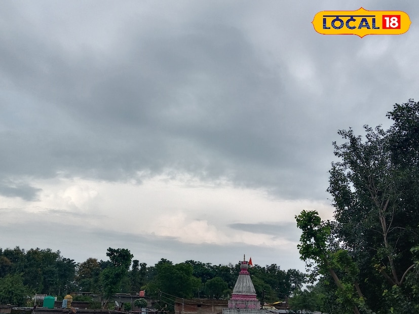 राज्यात सध्या ढगाळ वातावरणाचा प्रभाव वाढल्याने थंडीचा कडाका काहीसा कमी झाल्याचं चित्र आहे. मध्य महाराष्ट्र आणि मराठवाड्यात ढगाळ हवामान कायम असून काही ठिकाणी हलक्या पावसाच्या सरीही कोसळत आहेत. त्यामुळे किमान तापमानात वाढ झाली असून राज्यातील बहुतांश भागांत तापमान 10 अंशांच्या पुढे नोंदवण्यात आलं आहे. पुढील दोन दिवस राज्यात ढगाळ वातावरण टिकून राहणार आहे. तरीही थंडी टिकून राहण्याची शक्यता आहे. पाहुयात 14 जानेवारी रोजी राज्यात तापमान आणि हवामानाची स्थिती कशी राहील.