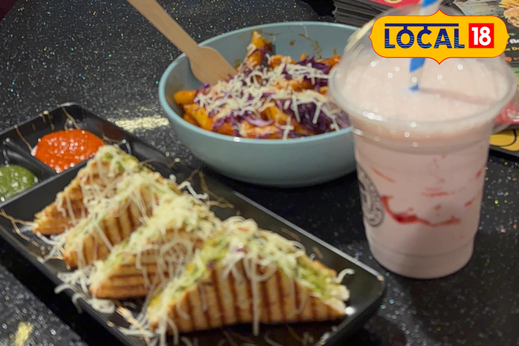 चॉकलेट बोबा ते तिरंगा सँडविच, फक्त 99 रुपयांत हटके स्वाद, मुंबईत हे आहे लोकेशन चॉकलेट बोबा ते तिरंगा सँडविच, फक्त 99 रुपयांत हटके स्वाद, मुंबईत हे आहे लोकेशन