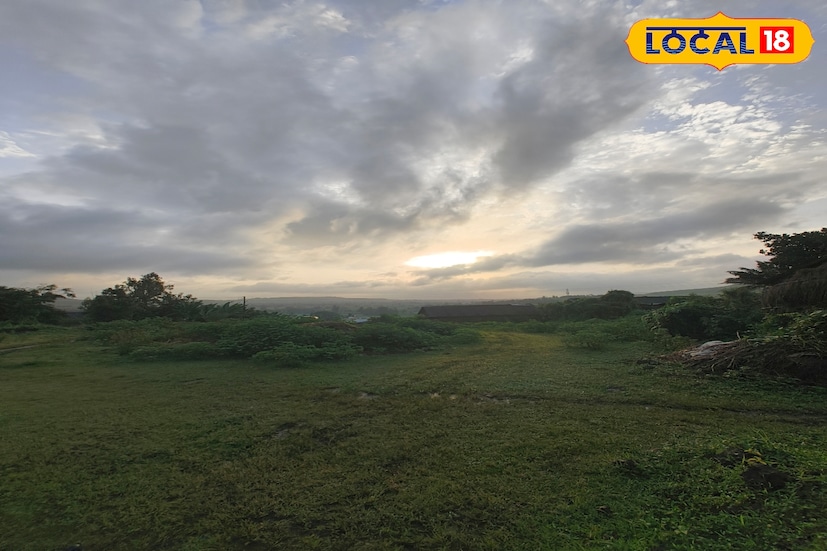 जानेवारीचा उत्तरार्ध जवळ येत असताना महाराष्ट्रातील हवामानात पुन्हा एकदा बदल जाणवू लागले आहेत. गेल्या दोन दिवसांत काही भागांत सकाळी आणि रात्री थंडीचा कडाका वाढलेला दिसत असला, तरी दिवसा तापमानात वाढ होत असल्याचं चित्र आहे. साधारणपणे जानेवारीच्या मध्यावर थंडी कमी होण्यास सुरुवात होते आणि त्याचेच संकेत सध्या राज्यभर पाहायला मिळत आहेत. उत्तर भारतात सक्रिय असलेल्या पश्चिमी विक्षोभाचा महाराष्ट्रावर थेट परिणाम होत नसला, तरी काही भागांत आकाशात ढगांची उपस्थिती दिसू शकते. पाहूयात, 21 जानेवारी रोजी राज्यातील हवामान कसं राहणार आहे.