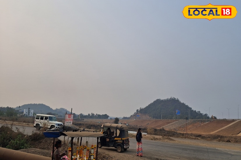 राज्यातील हवामानात सातत्याने बदल होत असल्याचे चित्र आहे. गेल्या काही दिवसांत थंडीचा कडाका काहीसा कमी होऊन किमान तापमानात वाढ होत आहे. विशेषतः मुंबईत सकाळी दाट धुके तर ठाणे जिल्ह्यात दमट हवामानामुळे उकाडा जाणवू शकतो. हिवाळ्याच्या अखेरीस तापमानात हळूहळू वाढ होऊन, पहाटे हलके धुके तर दुपारी उष्ण वातावरण अशी स्थिती आहे. 24 जानेवारी रोजी कल्याण-डोंबिवलीसह इतर भागातील हवामानाची काय स्थिती असेल? जाणून घेऊ. 