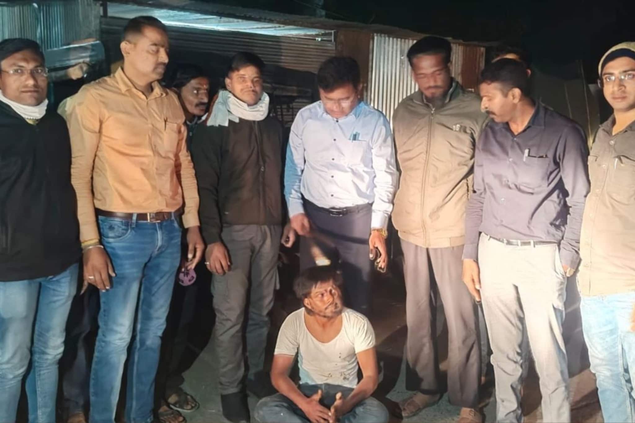 काँग्रेस नेत्यावर हल्ला करून फरार,पोलिसांनी सहा तासांत आरोपीच्या मुसक्या आवळल्या काँग्रेस नेत्यावर हल्ला करून फरार,पोलिसांनी सहा तासांत आरोपीच्या मुसक्या आवळल्या