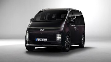 Hyundaiने सादर केली जबरदस्त 9 सीटर EV! देते 400km मायलेज