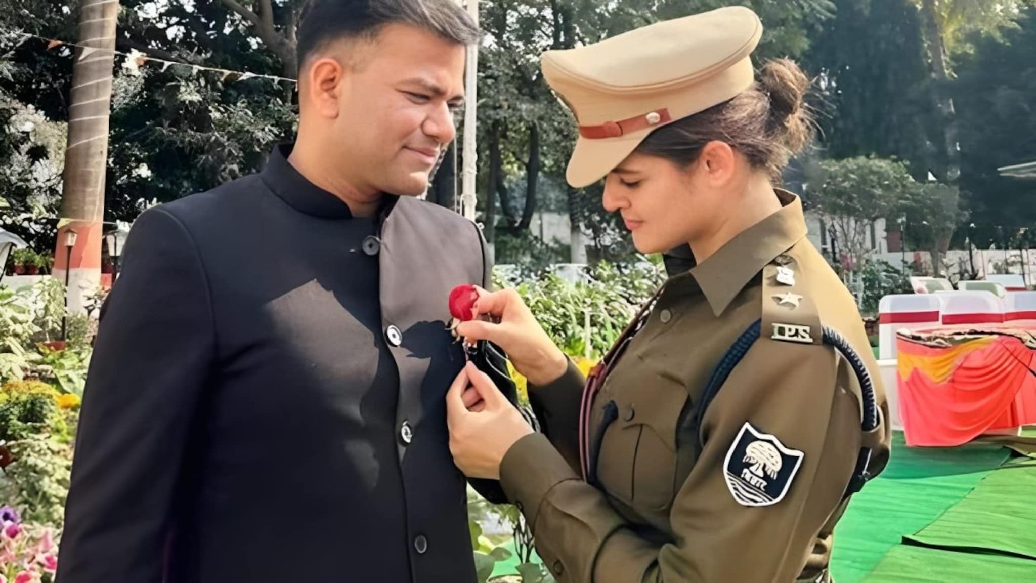 एकाच राज्यात जन्म, दुसऱ्या राज्यात प्रेम, तिसऱ्या राज्यात लग्न! '2 स्टेट्स'पेक्षाही भारी IAS-IPS अधिकाऱ्यांची Love Story; पत्नी पतीपेक्षा मोठी