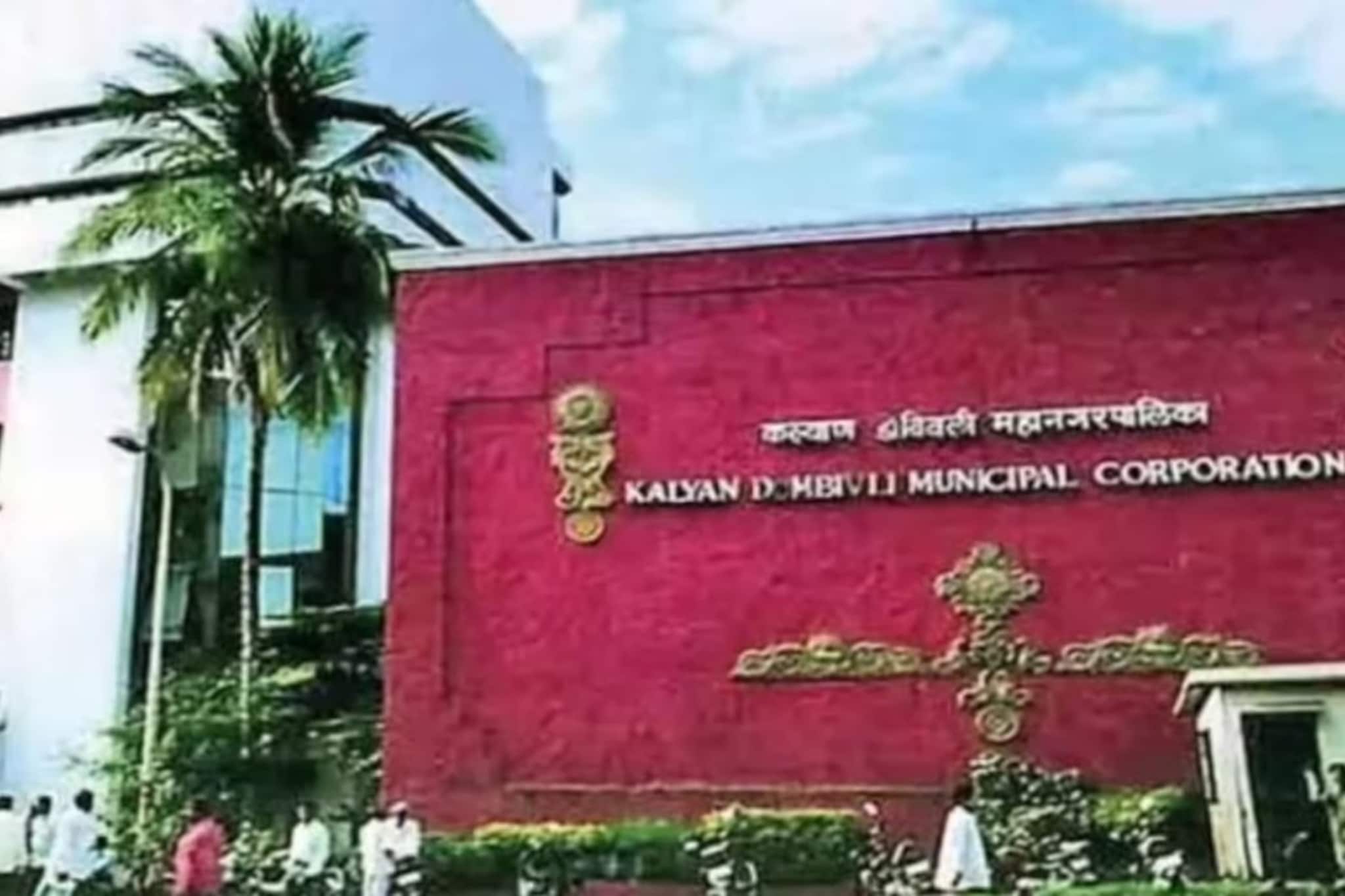 आमचे नगरसेवक हरवले आहेत, शिवसेना ठाकरे गटाची पोलिसात तक्रार, प्रकरण चिघळलं