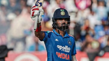 शतक ठोकताच बॅट उंचावली,तोंडात बोट घातलं अन्..., राहुलच्या सेलिब्रेशनचा अर्थ काय? शतक ठोकताच बॅट उंचावली,तोंडात बोट घातलं अन्..., राहुलच्या सेलिब्रेशनचा अर्थ काय?