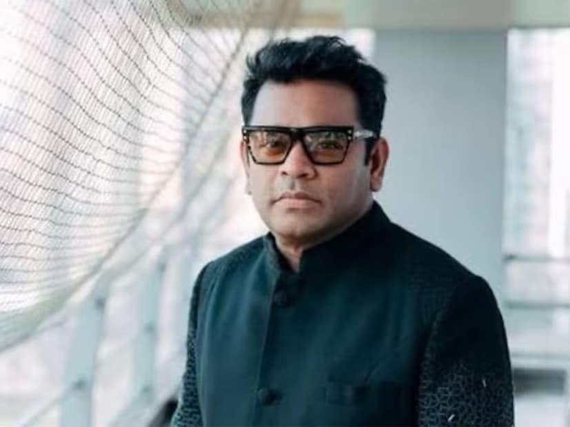 प्रसिद्ध संगीतकार ए.आर. रहमान यांच्यावर चोरीचा आरोप लावण्यात आला आहे. एआर रहमान यांनी चोरी केल्याची तक्रार घेऊन तक्रारदार सुप्रीम कोर्टात पोहोचला आहे. सर्वोच्च न्यायालयानेही यावर सुनावणी घेतली आहे. प्रसिद्ध संगीतकार ए.आर. रहमान यांच्यावर चोरीचा आरोप लावण्यात आला आहे. एआर रहमान यांनी चोरी केल्याची तक्रार घेऊन तक्रारदार सुप्रीम कोर्टात पोहोचला आहे. सर्वोच्च न्यायालयानेही यावर सुनावणी घेतली आहे.