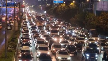 मुंबईच्या वेस्टर्न एक्सप्रेस हायवेवर दीड तासापासून वाहतूक कोंडी,वाहनांच्या लांबच