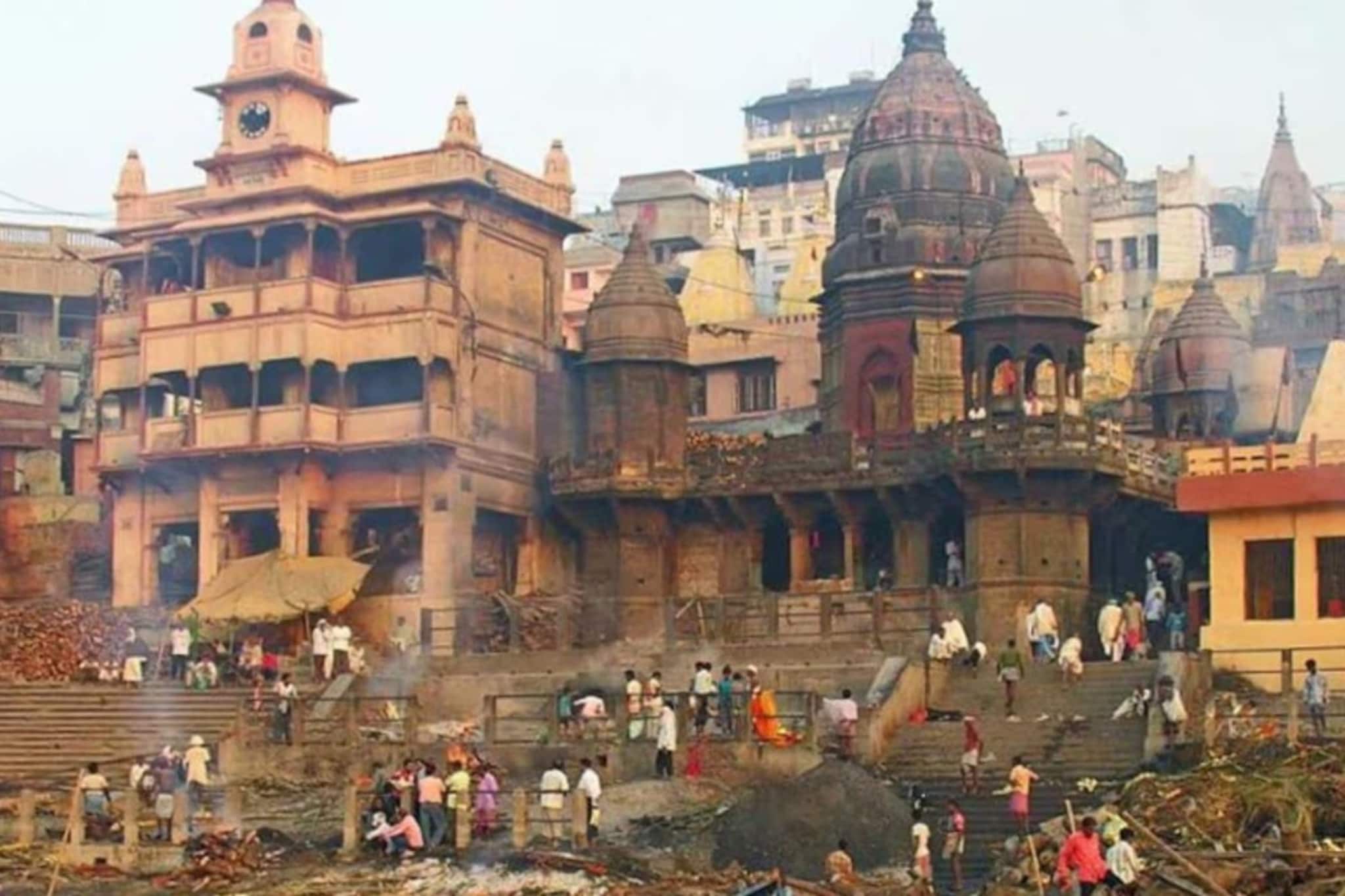 मणिकर्णिका घाट 51 शक्तिपीठांपैकी एक! जिथे चिता कधी विझत नाही, तिथे वाद कसा पेटला