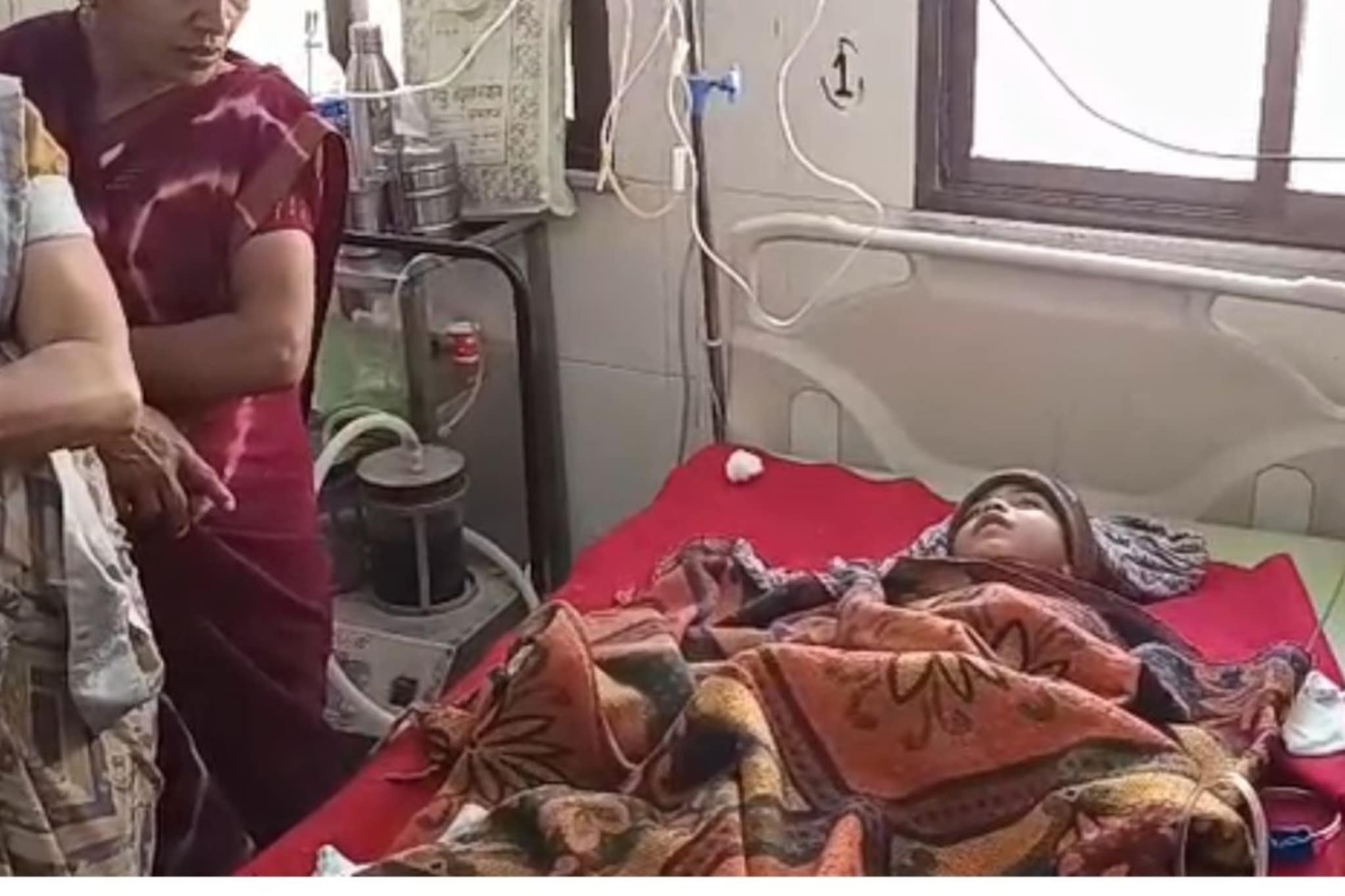 मांजाने चिरला चिमुकल्याचा गळा, एका हाताने जखम दाबत गाठले रुग्णालय मांजाने चिरला चिमुकल्याचा गळा, एका हाताने जखम दाबत गाठले रुग्णालय