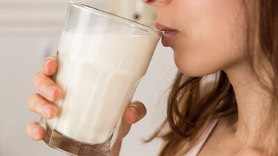 Milk: 6 Types of People Who Should Avoid Drinking It